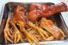 如何用黃桅子做出色澤金黃的鹵肉？